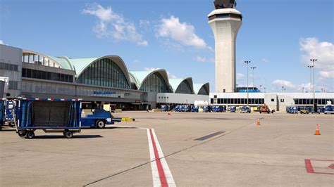 St. Louis Airport (STL/KSTL) DEPARTURES .